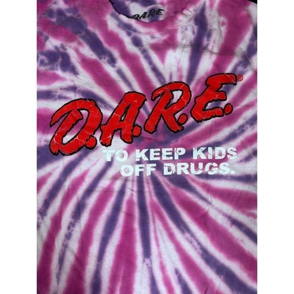 DARE To Keep Kids Off Drugs Tie Dye T-Shirt Mens Medium Purple Pink Graphic Tee